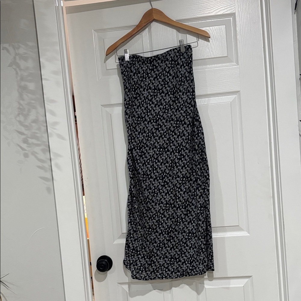 Urban Outfitters Black and White Floral Pencil Skirt